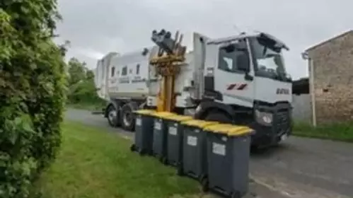 Camion poubelle et poubelles jaunes